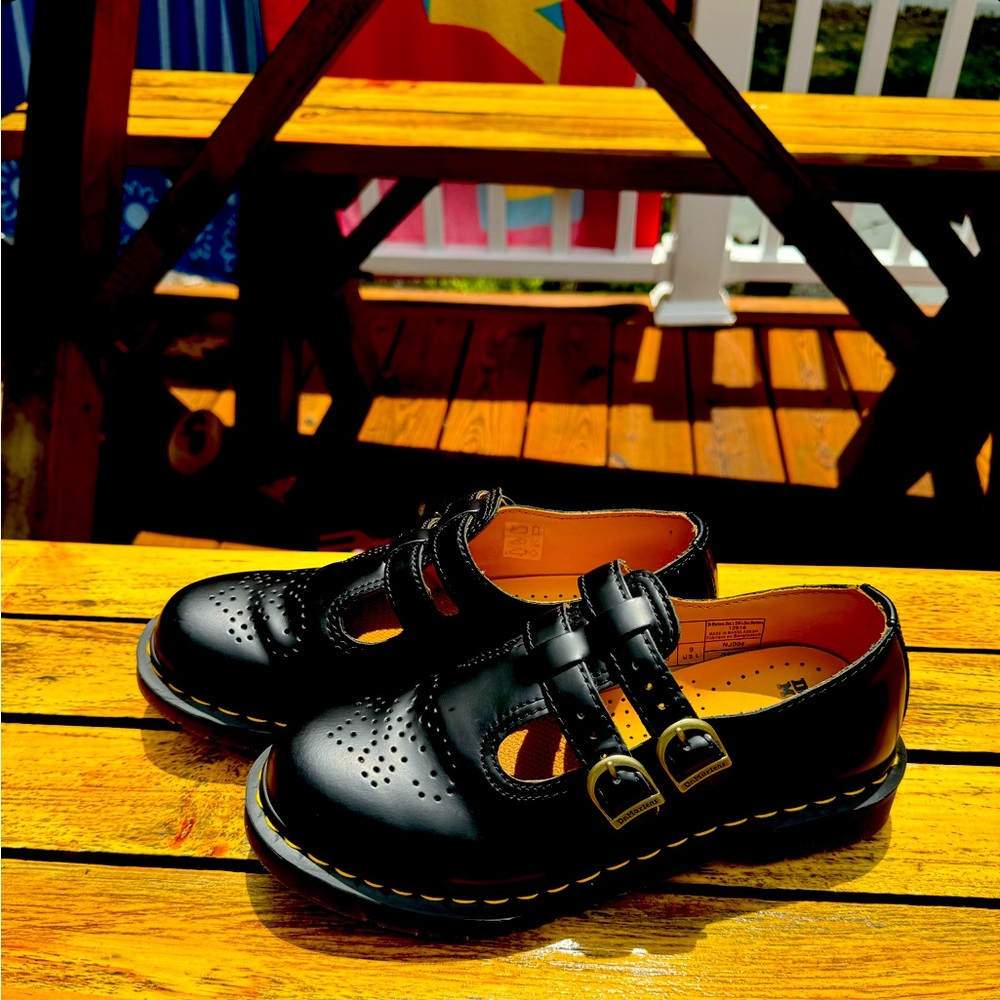 Black Dr. Marten Mary Jane’s size US 9